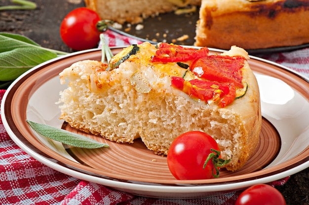 Focaccia aux tomates et à l'ail