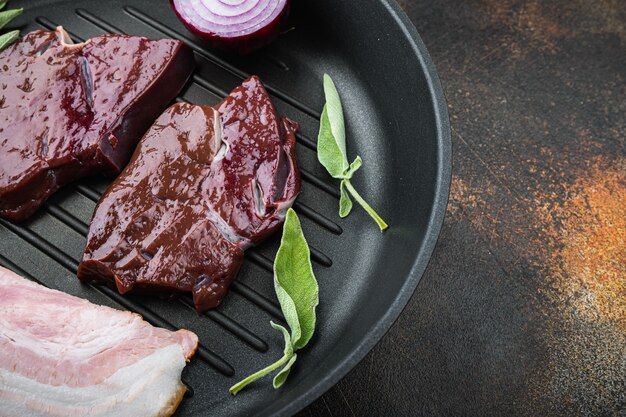 Foie de boeuf aux épices sur une lèchefrite