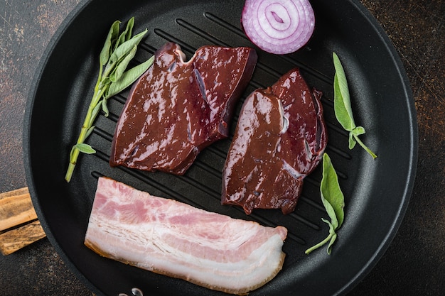 Foie de boeuf avec divers ingrédients