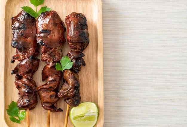 Foie de poulet grillé aux herbes et épices