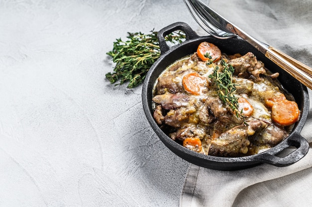 Foie de poulet Stroganoff aux champignons