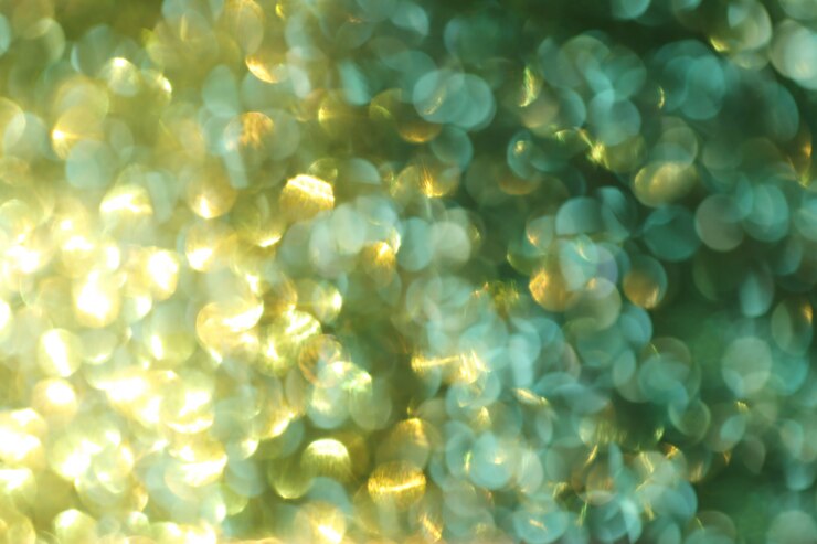 Fond abstrait bokeh or et vert de Noël.