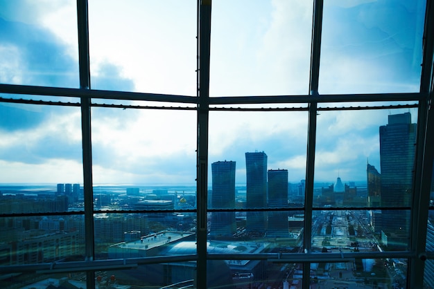 Fond d'affaires bleu du paysage urbain