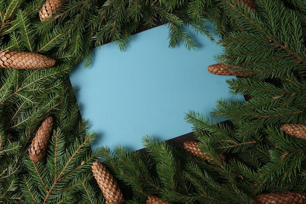 Fond d'arbre de Noël original. Carte de voeux joyeux sapin de Noël. Bonne année 2023