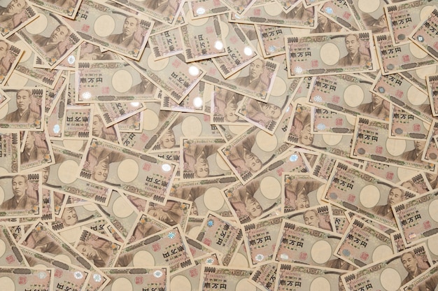 Fond avec de l'argent japonais en billets de dix mille yens