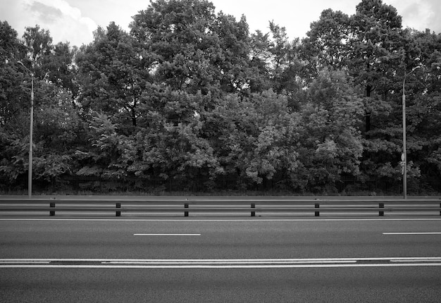 Fond d'autoroute urbaine noir & blanc