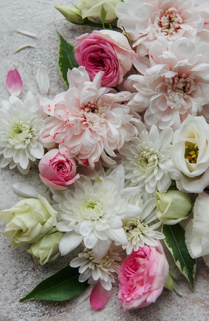 Fond de belles fleurs roses et blanches