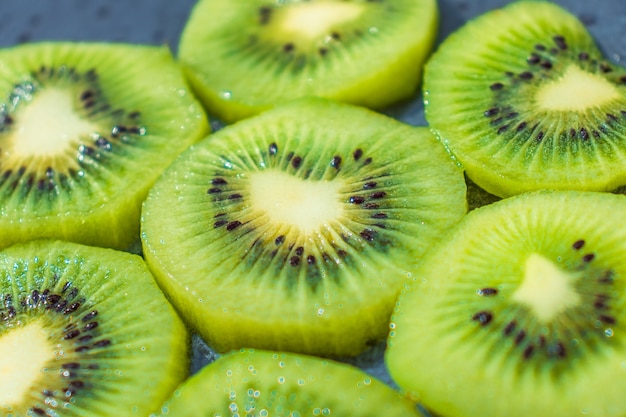 Fond de belles tranches de kiwi