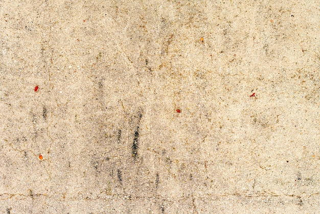 Fond de béton de mur de texture. Fragment de mur avec des rayures et des fissures