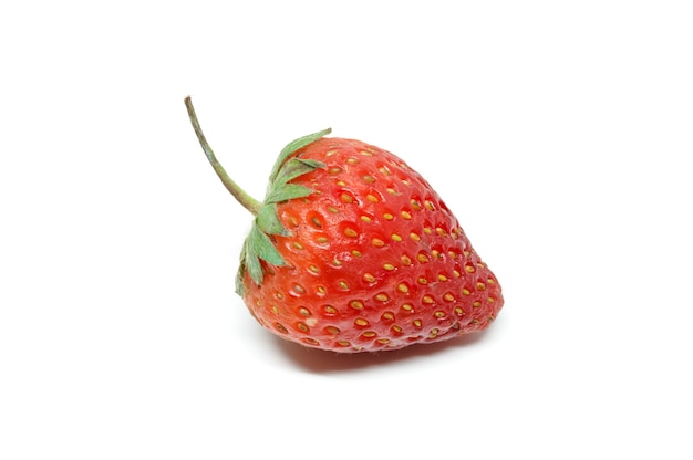 Photo fond blanc de baies de fraise