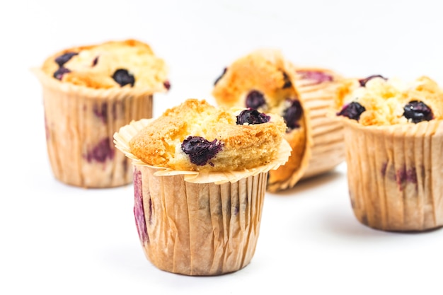 Photo le fond blanc de muffin aux bleuets