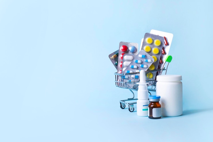 Photo sur un fond bleu clair un caddie avec des médicaments achats en ligne pharmacologie copier l'espace