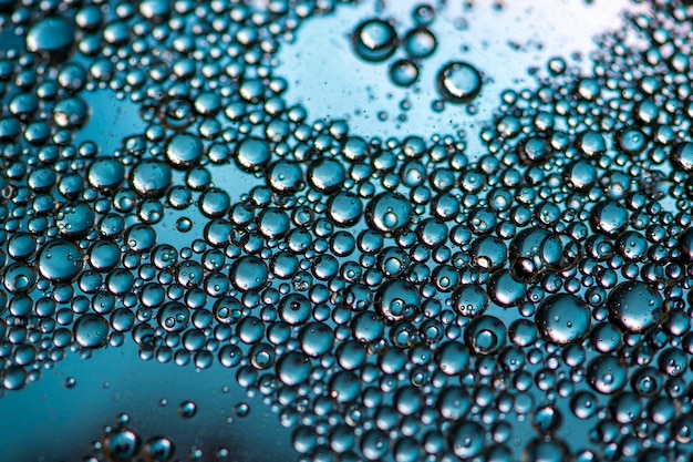Photo fond bleu. macrophotographie abstraite. bulles d'huile. texture de l'eau.