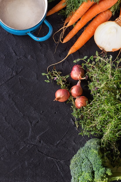 Fond en bois avec légumes