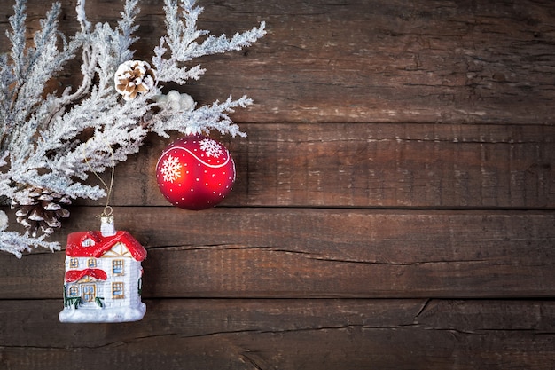 Fond en bois de Noël avec des décorations