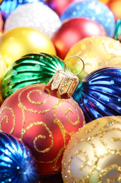Fond de boules décoratives de Noël de couleur différente