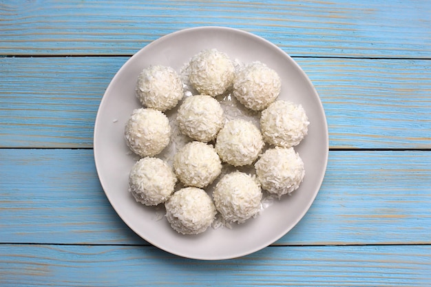 Fond de boules douces blanches avec des flocons de noix de coco