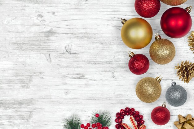 Photo fond avec des boules de noël décoration de noël