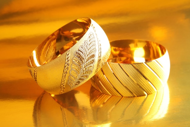 Fond de bracelets en or éblouissant