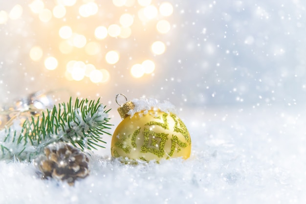 Fond de carte de voeux joyeux Noël vacances. Mise au point sélective. la nature.