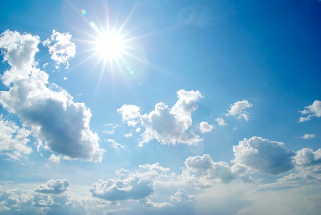 fond de ciel bleu avec de minuscules nuages