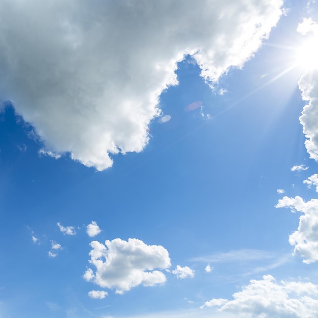 fond de ciel bleu avec des nuages