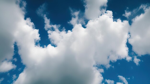 fond de ciel bleu avec des nuages