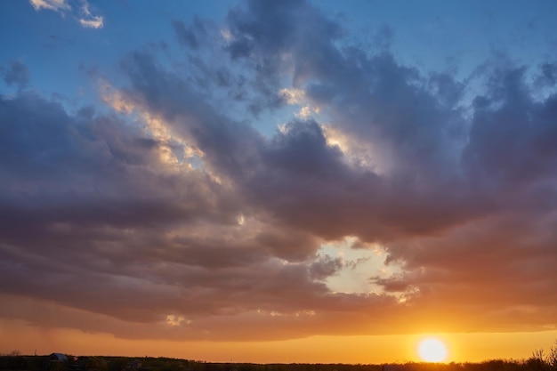 Fond de ciel coucher de soleil lumineux