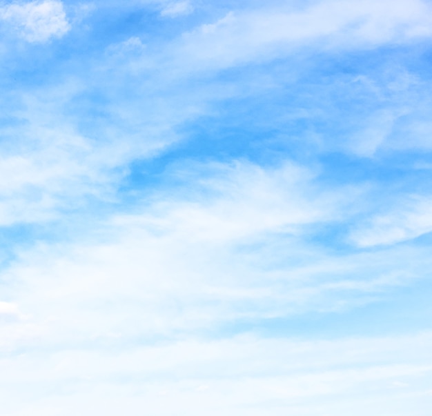 Fond de ciel et de nuages. Cloudscape avec espace de copie