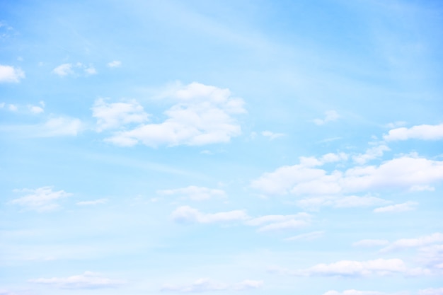 Fond de ciel et de nuages. Paysage nuageux