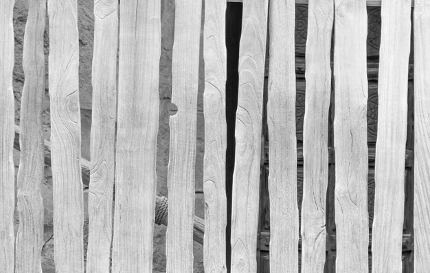 Fond de clôture en bois à partir de planches peintes en blanc