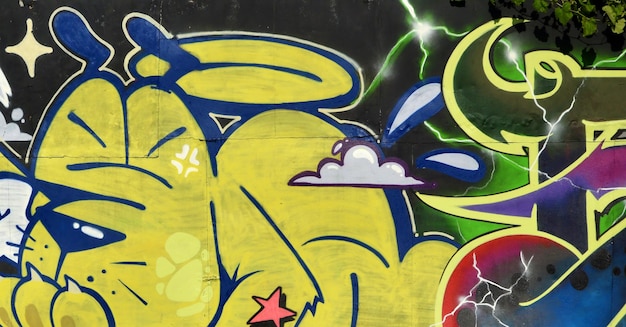 Fond coloré d'œuvres d'art de peinture graffiti avec des bandes aérosol lumineuses sur un mur métallique