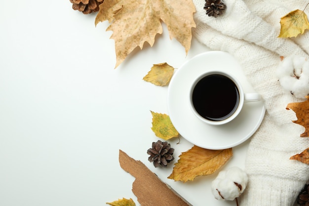 Fond de concept automne confortable avec boisson au café