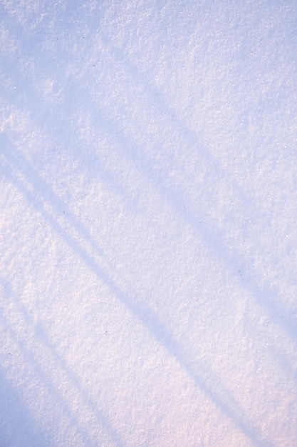 Fond couvert de neige à la lumière du coucher du soleil