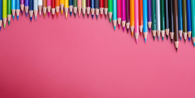 Fond de crayons de couleur retour au concept d'école