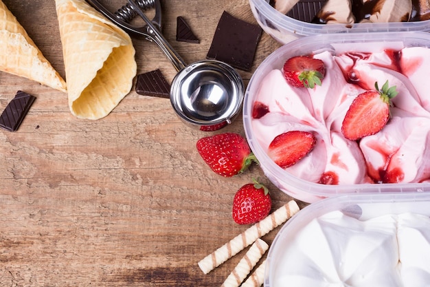 Fond de crème glacée au chocolat vanille fraise