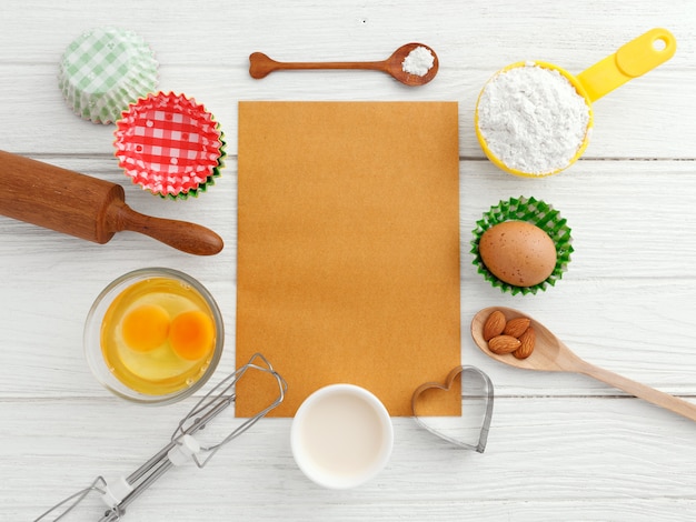 Fond de cuisson avec du papier vierge