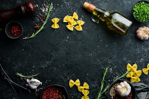 Fond de cuisson des pâtes farfale italienne Vue de dessus Style rustique