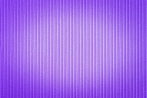 Fond décoratif avec texture rayée violet