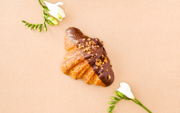 Fond de deux croissants.