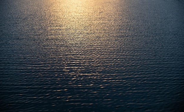 Fond de l'eau de l'océan mer ou eau de l'océan paysage marin bord de mer incroyable fond de paysage de littoral