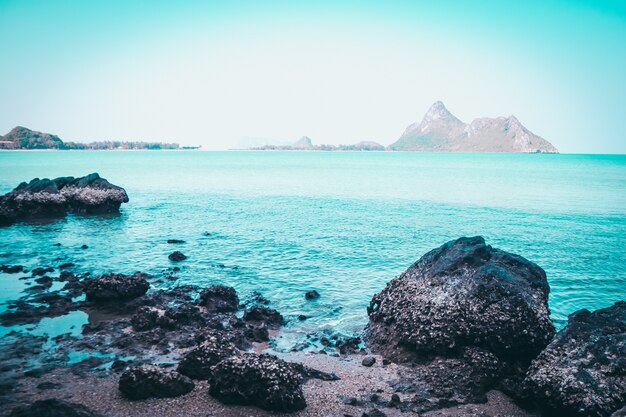 Fond d'été rock plage rivage