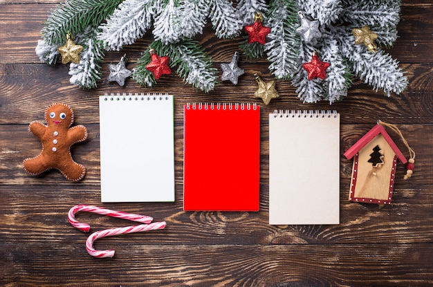 Fond fête de Noël avec des cahiers