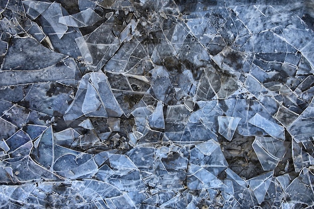 fond de fissures de verre de glace pilée, arrière-plan abstrait saisonnier, morceaux de glace pilée superposition pointue