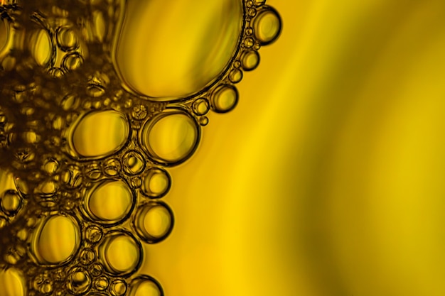 Fond de gouttes et de bulles jaunes. photo de haute qualité