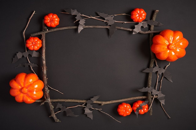 Fond d'Halloween, carton noir de chauve-souris de papier noir de citrouille en plastique décoratif orange