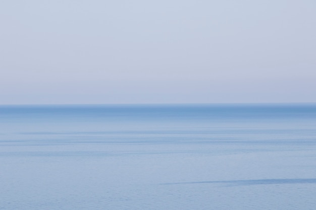 Fond d'horizon de mer bleu, dégradé de couleur bleu, vue et paysage