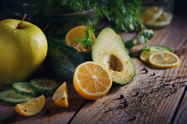 Fond avec des légumes verts assortis