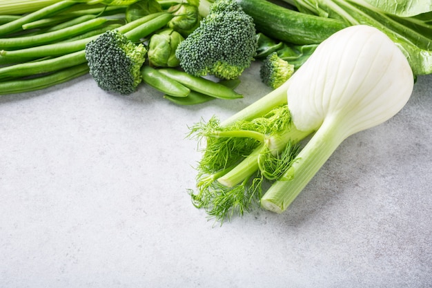 Fond avec des légumes verts assortis