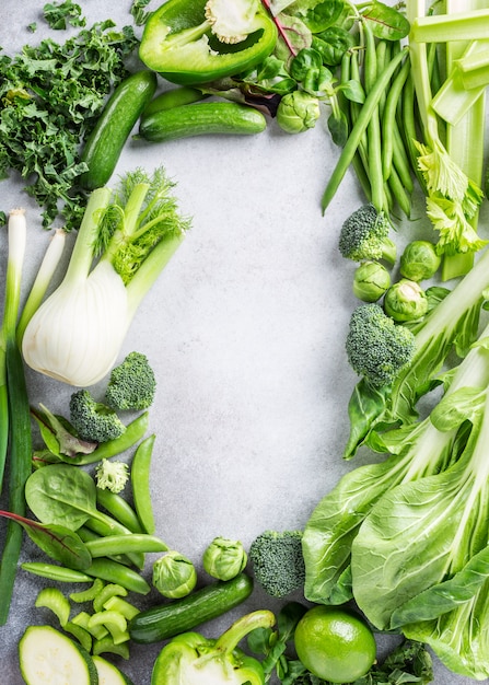 Fond avec des légumes verts assortis